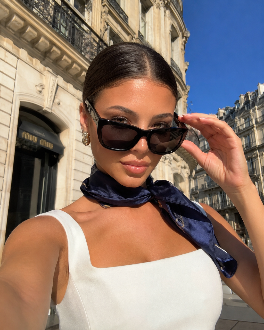 Chic Selfie